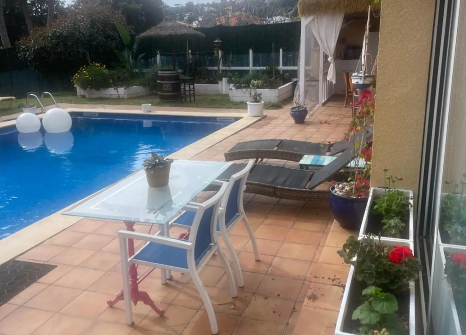 Studio Petit Fleurs Con Piscina Y Patio Calonge  Calonge (Catalonia)