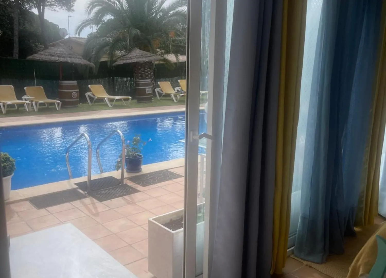 Studio Petit Fleurs Con Piscina Y Patio Calonge  Spanje