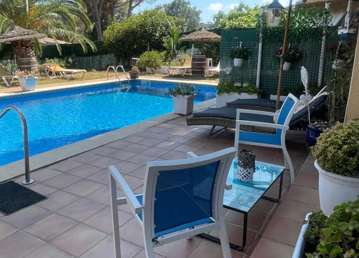Studio Petit Fleurs Con Piscina Y Patio Calonge  Spanje