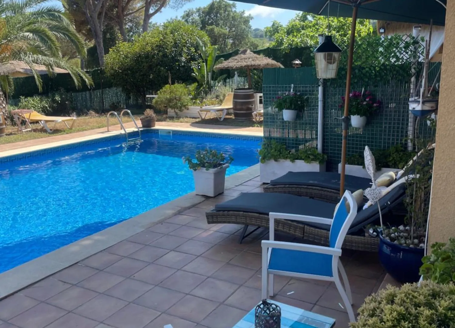 Studio Petit Fleurs Con Piscina Y Patio Calonge  Calonge (Catalonia)